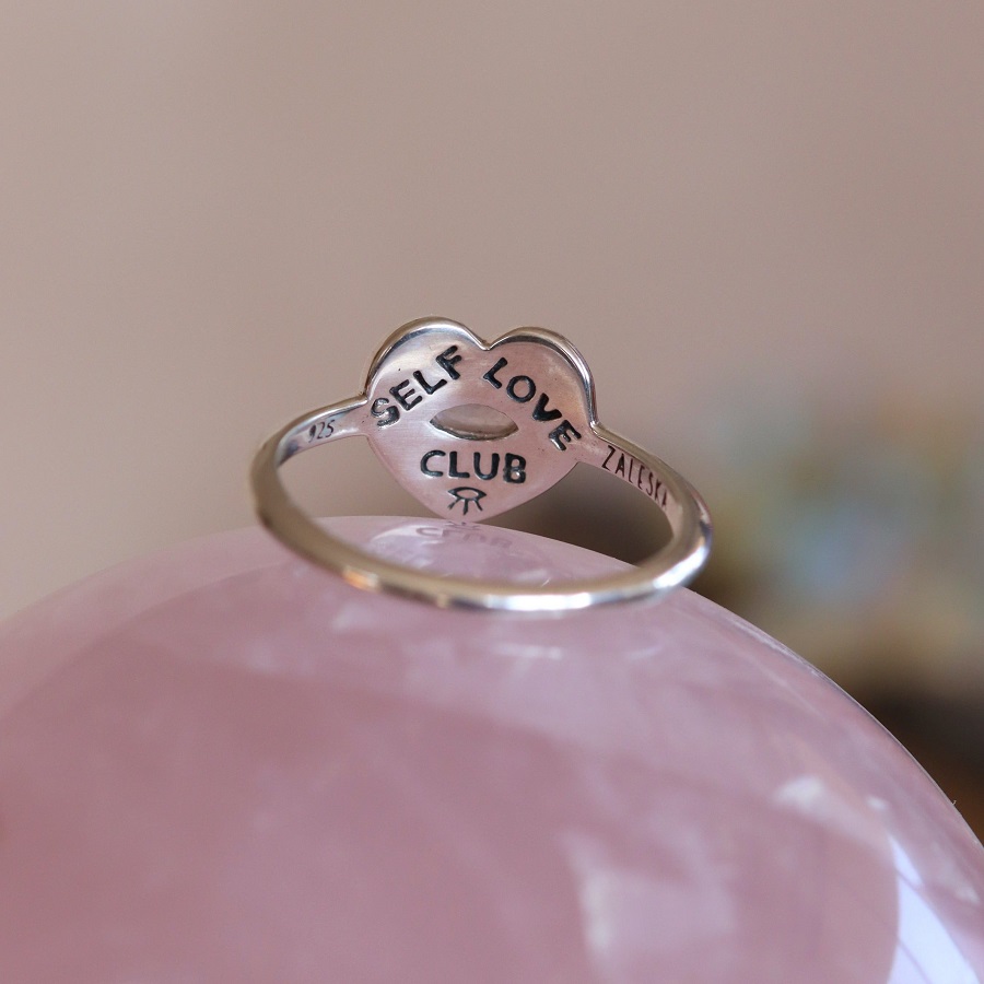 what hand do you wear a promise ring on